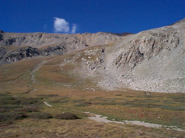 A little further up Missouri Gulch you can begin to see where the trail heads so as to access the ridge.